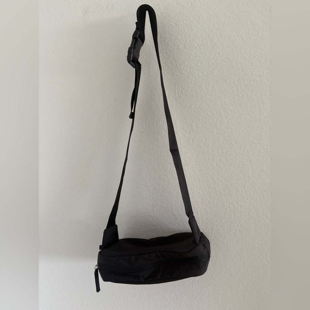 Athleta All About Crossbody Belt Bag Black - Picture 4 of 13